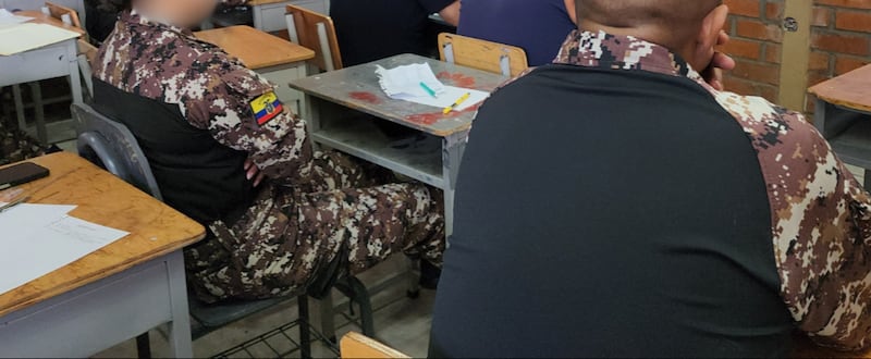 Agentes penitenciarios del SNAI fueron procesados por presunta complicidad en la fuga de ocho internos de un Centro de Adolescentes Infractores en Guayaquil.