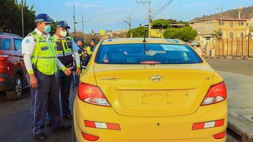 En Guayaquil comenzaron los operativos contra vehículos sin placa.
