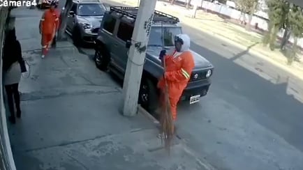 Delincuentes entran a casa disfrazados de barrenderos en México