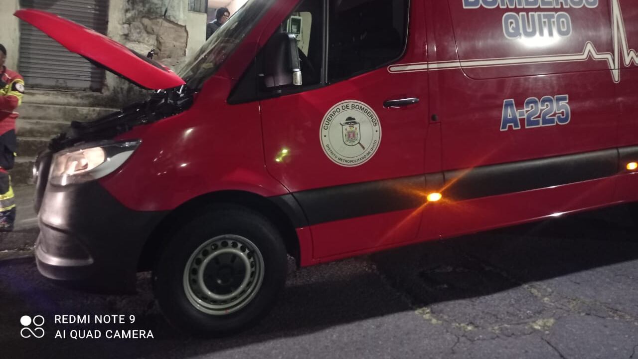 Robaron a los bomberos mientras atendían una emergencia en el sur de Quito