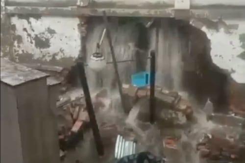 Colapsa pared de una edificación patrimonial en Quito tras intensas lluvias