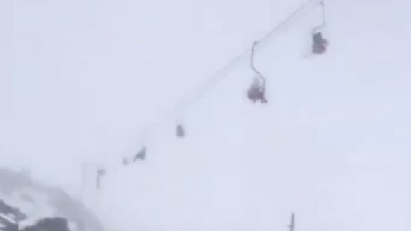 Tragedia en Rusia: colapso de teleférico en el Monte Elbrús deja tres muertos y varios heridos