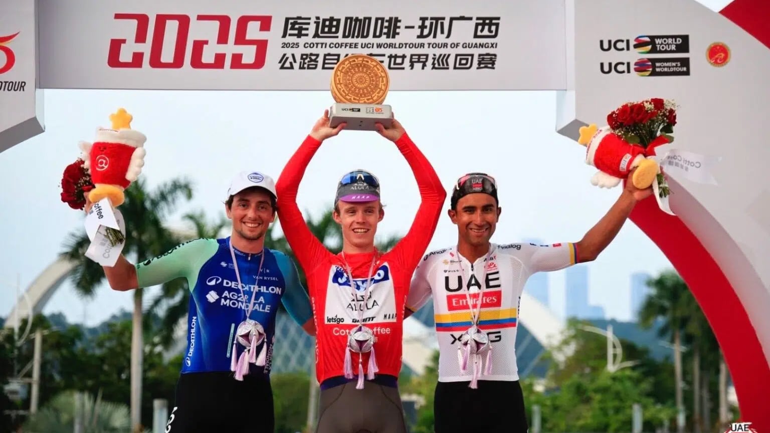 Jhonatan Narváez cerró su gran temporada 2025 con un tercer lugar en la clasificación general del Tour de Guangxi, disputado en China