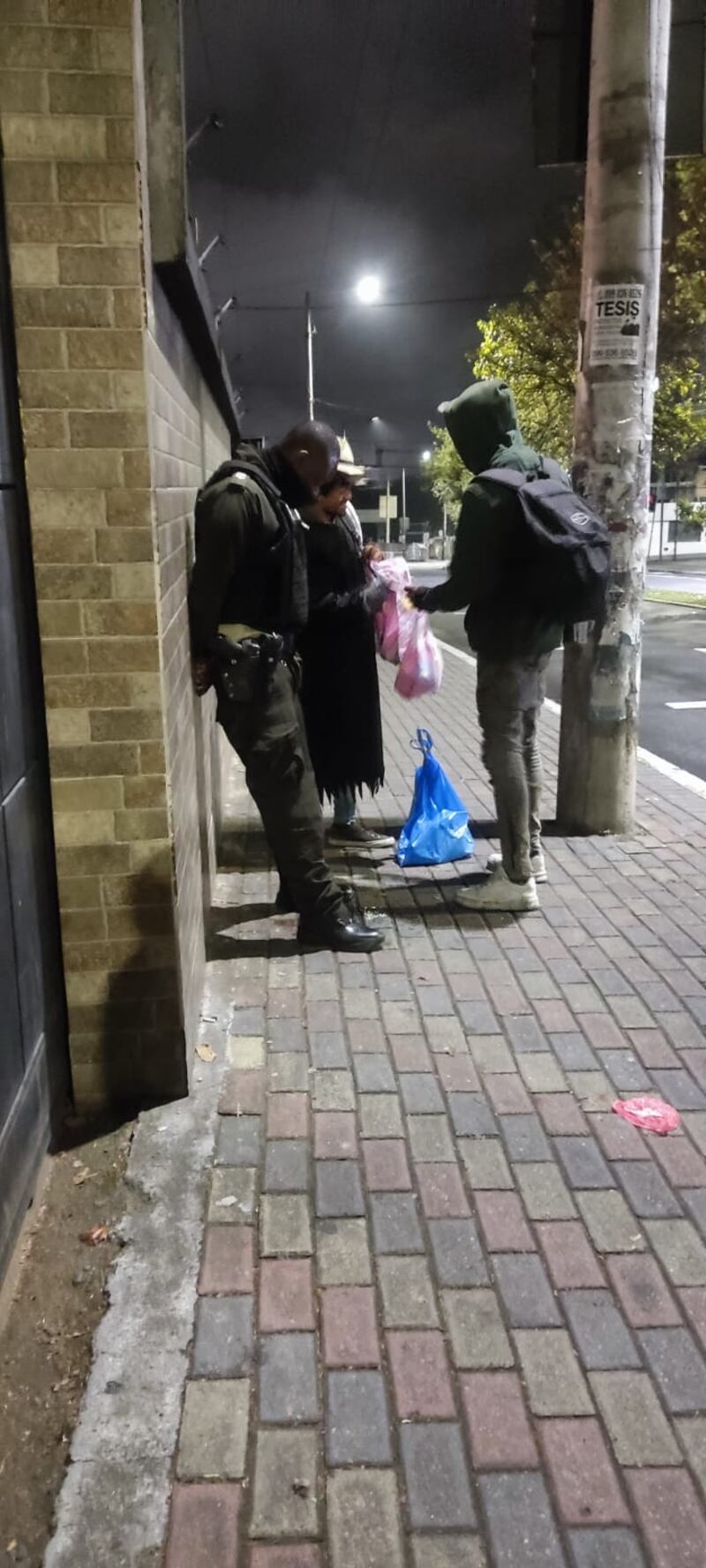 Agente de tránsito habría manipulado prueba de alcoholemia en caso de policías que se estrellaron contra un árbol en Quito. Foto: Cortesía