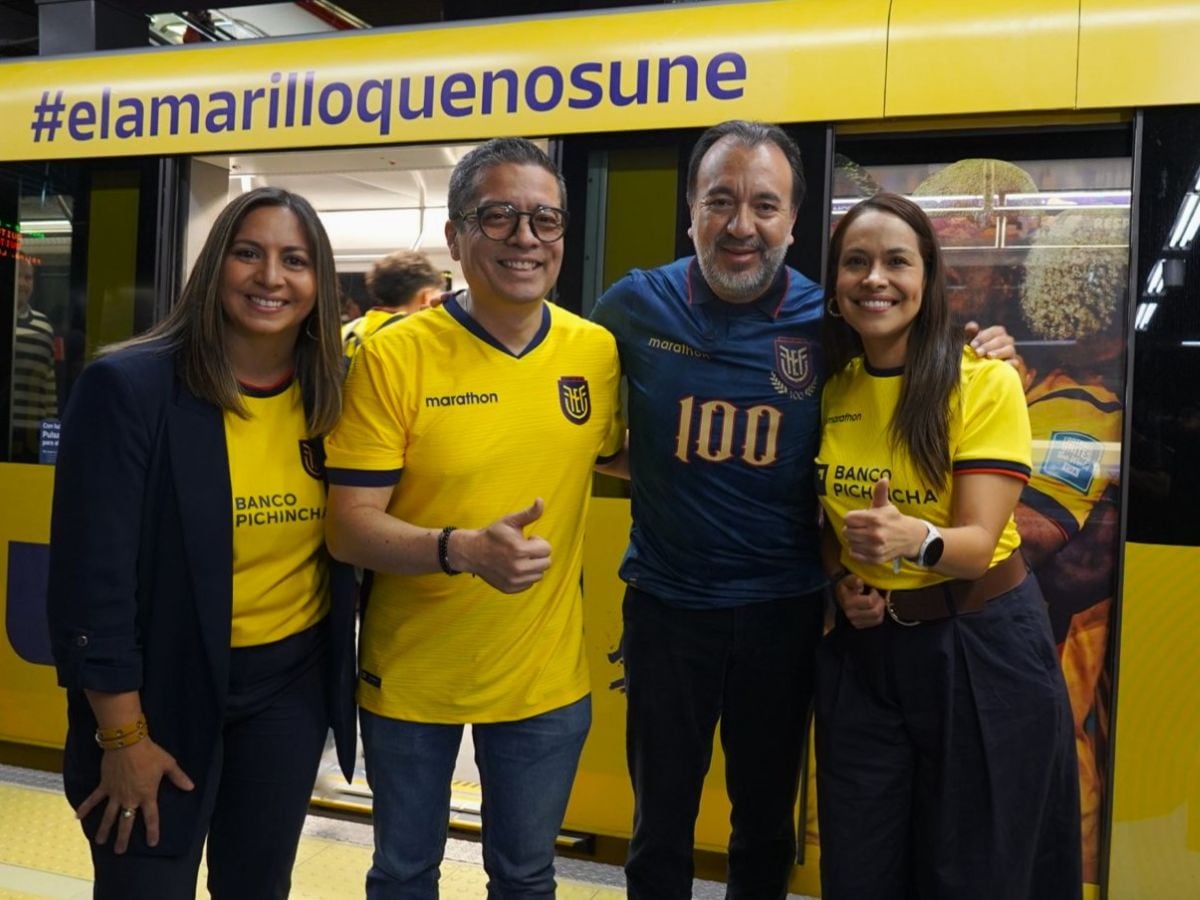 La ilusión mundialista llega al metro con el primer tren brandeado