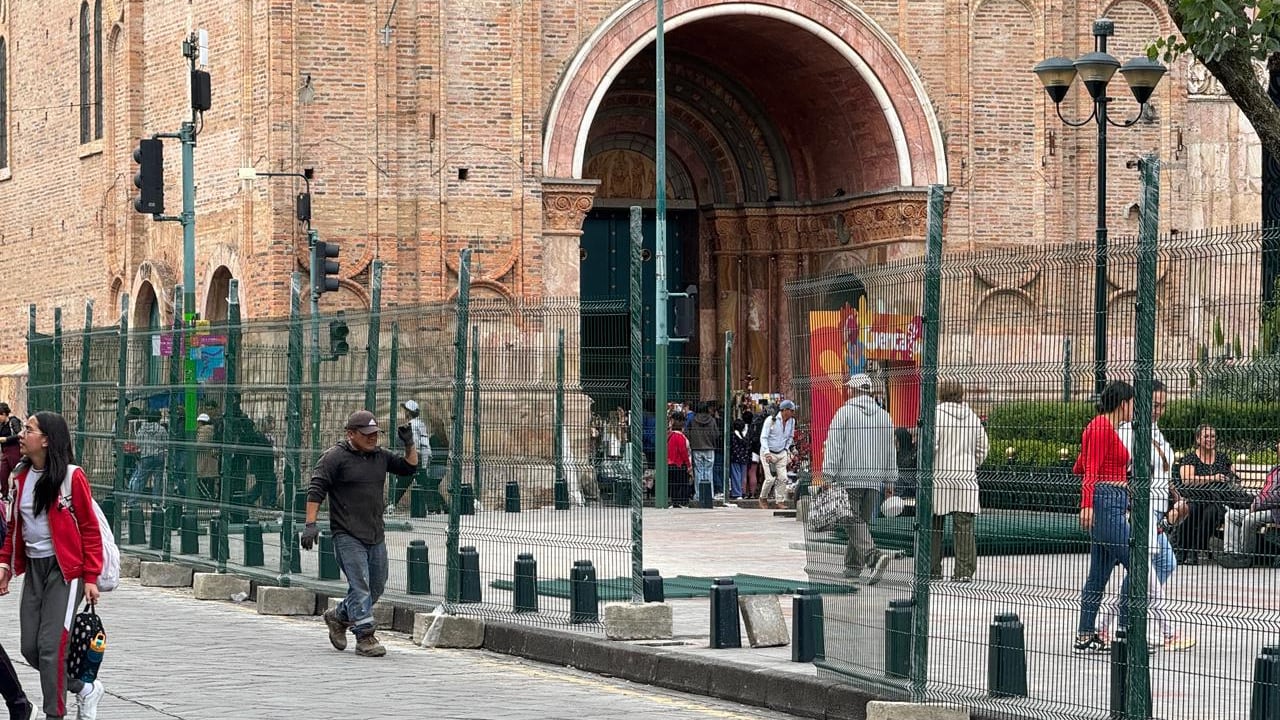 Renovación del Parque Calderón en Cuenca