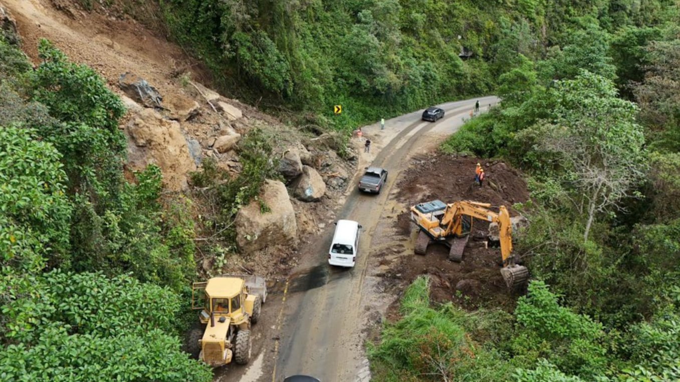 Vía Mitad del Mundo-Río Blanco