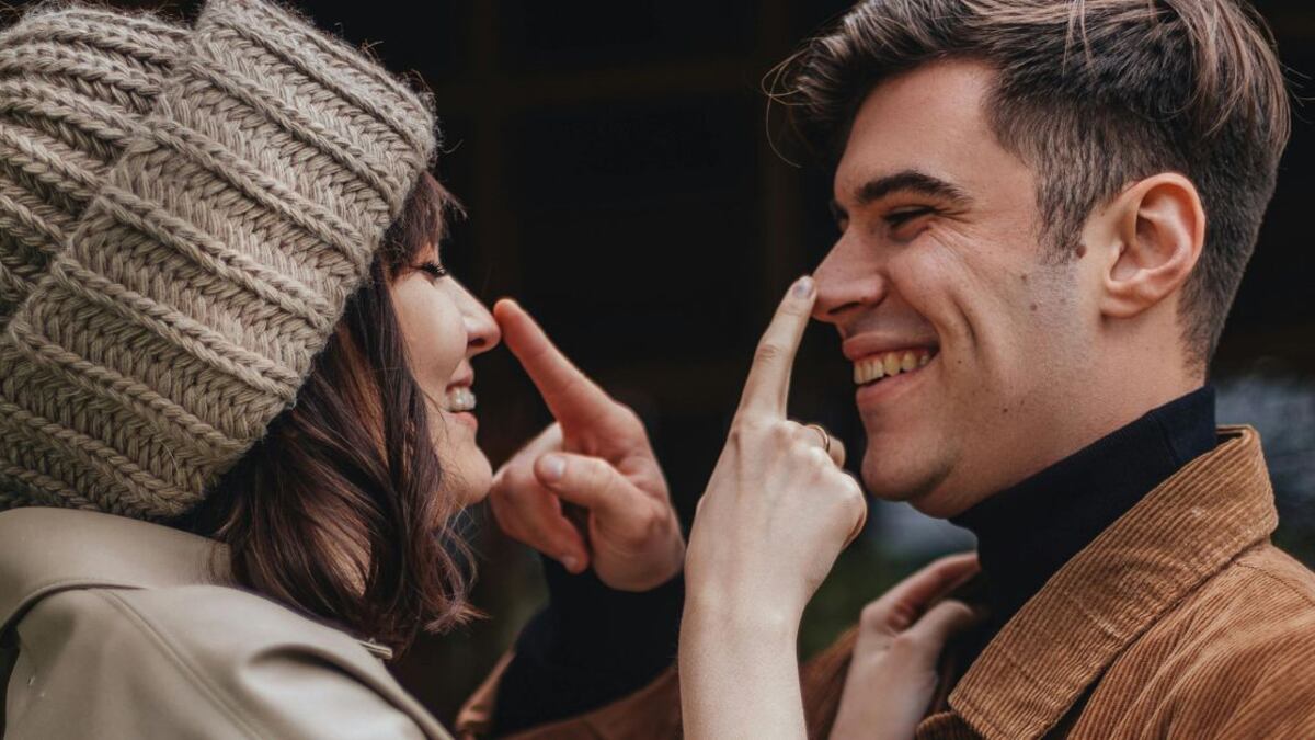 Algunos hombres imitan los gestos y patrones de habla de determinadas mujeres inconscientemente