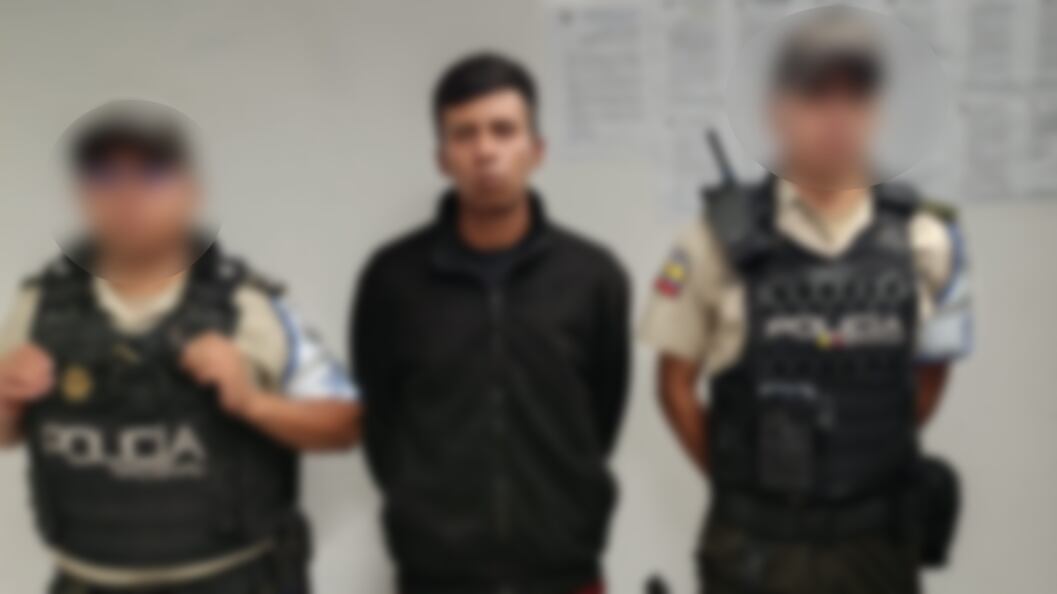 Así fue la detención de joven que llevaba varios gramos de droga en una estación del Metro de Quito.