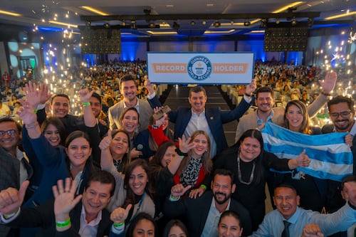 Cámara de Comercio de Guayaquil rompe récord Guinness con la clase de emprendimiento más grande del mundo