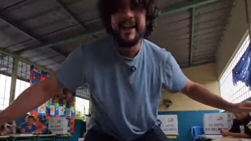 Loco Crespo pasó un riesgo al grabar su voto.