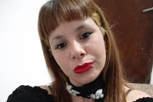 Un joven persiguió y atropelló a una joven que lo había rechazado en una discoteca