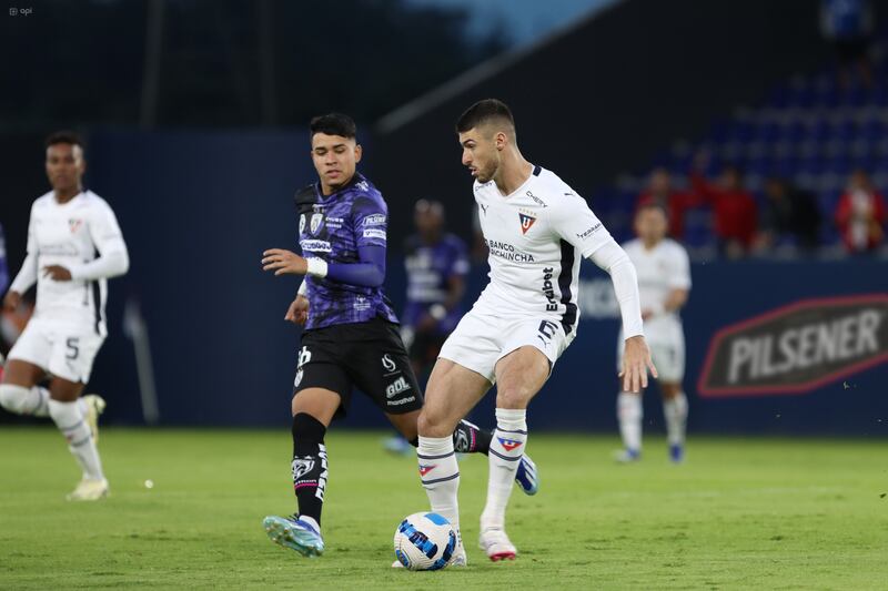 Sangolqui, sábado 18 de mayo del 2024
Cotejo entre Independiente del Valle vs Liga Deportiva Universitaria, por la fecha 13 de la primera etapa, de la Serie A, del campeonato de fútbol de Ecuador, LigaPro Ecuabet, en el Estadio Banco de Guayaquil.
Fotos:Rolando Enríquez/API