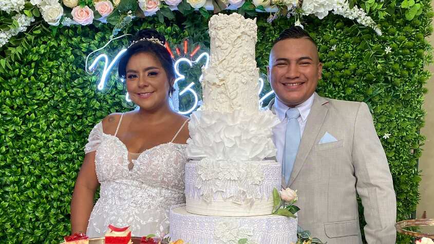 Daniel Medina, héroe guayaquileño del 9 de enero cumplió su sueño al casarse con su pareja en San Valentín.