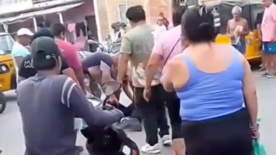 Ciudadanos se llevan en una tricimoto a fallecido tras ser víctima de sicariato en Villamil Playas