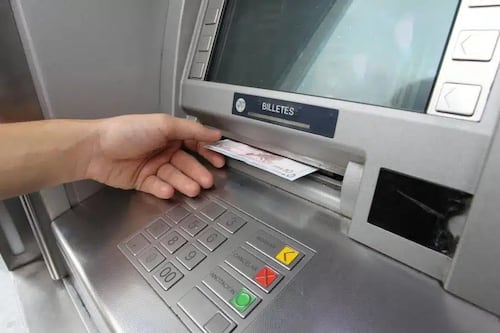 Nueva forma de robo para acceder a los datos de sus tarjetas de crédito o débito en los cajeros automáticos