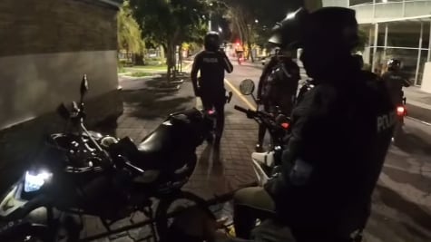 VIDEO: Encuentran a joven semidesnudo y desorientado en el norte de Quito
