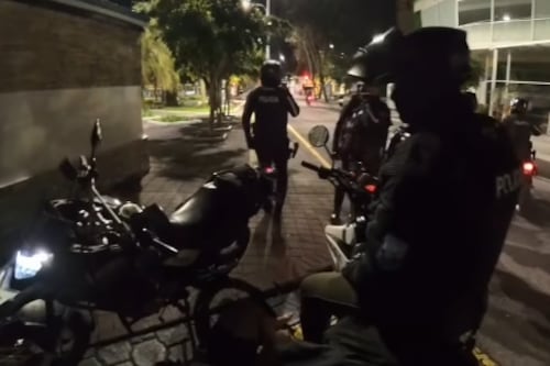 VIDEO: Encuentran a hombre semidesnudo y desorientado en el norte de Quito
