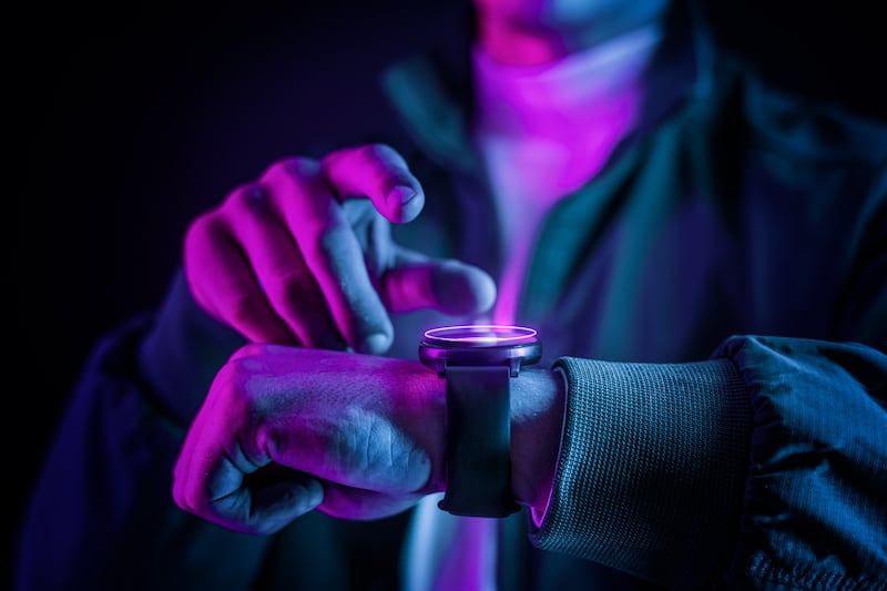 Los dispositivos wearables han dejado de ser una moda pasajera para convertirse en herramientas fundamentales para nuestra vida cotidiana. Foto: Freepik.