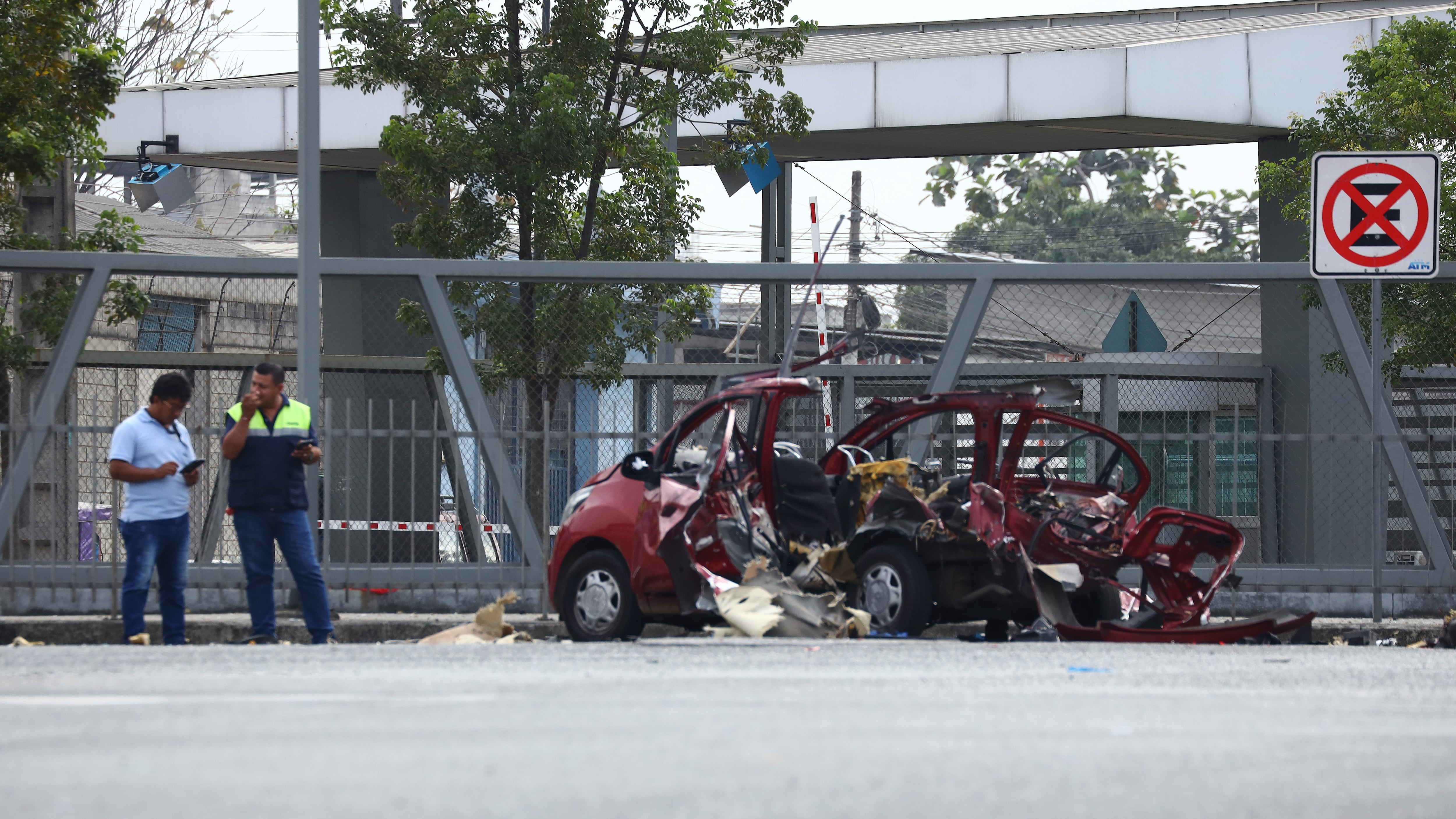 Durante la madrugada de hoy se registraron varios atentados en diferentes sectores de la ciudad.