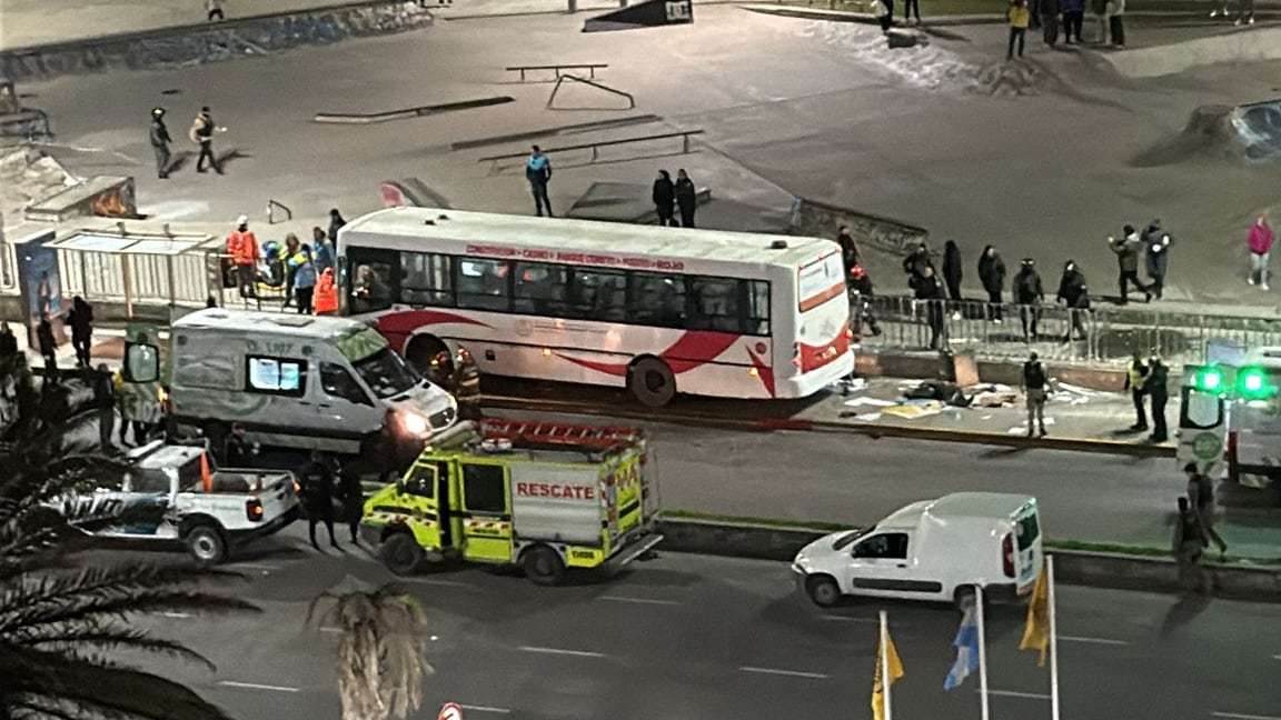 Bus perdió el control y atropelló a varios peatones; una mujer murió
