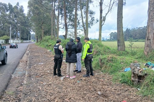 A cabo de la Policía le golpearon e hirieron la cabeza para robarle su arma en Alóag; la Policía Judical logró recuperarla