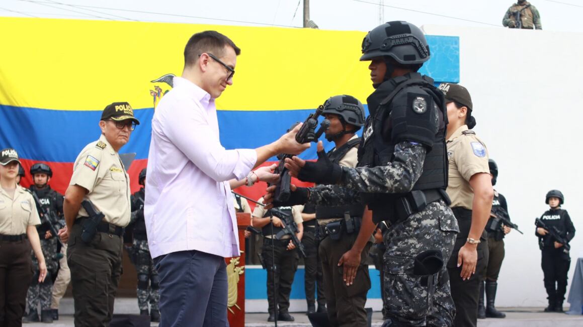El presidente Daniel Noboa participó de la entrega de armamento de última generación
