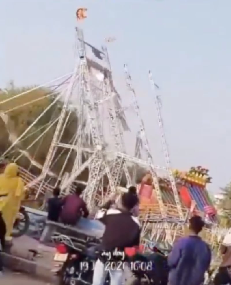 VIDEO: juego mecánico colapsa mientras se encontraba en funcionamiento - Fuente: Video de X