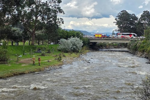 Cuenca: Recuperan cuerpo sin vida tras caída al río Tomebamba