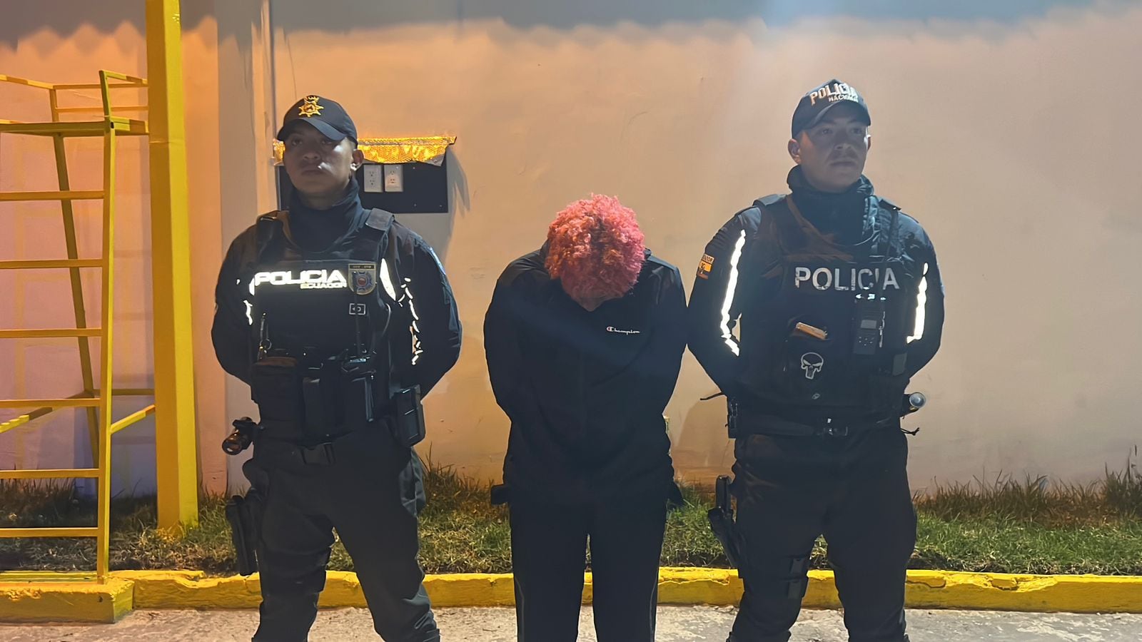 Sujeto que intentó robar una casa en el sur de Quito, ahora cayó al intentar asaltar un bus y con drogas