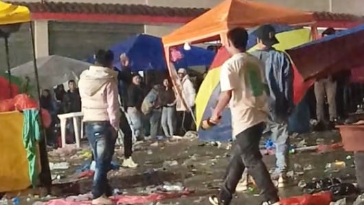 Botellazos en Guaranda.