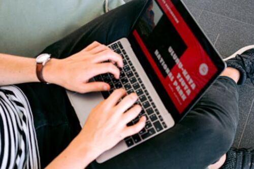 Desvalijaron vehículo de periodista ecuatoriano, se le llevaron hasta su pasaporte