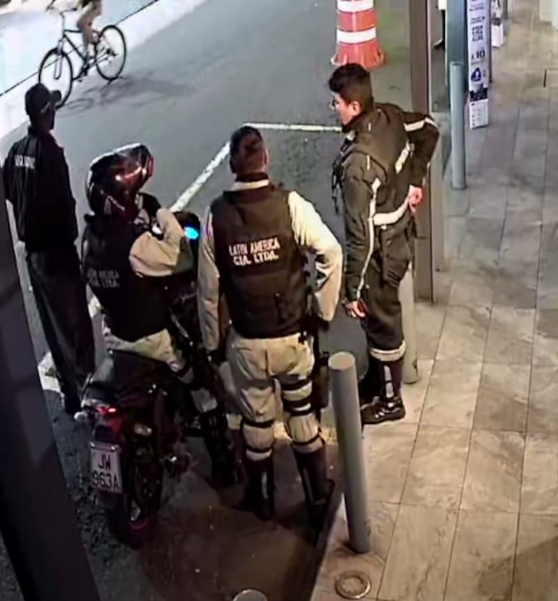 Delincuentes vuelven a atacar en gasolinera del norte de Quito: robaron reloj de lujo y dispararon durante el asalto (VIDEO). Foto: Cortesía