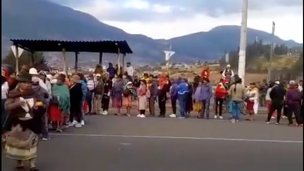 Manifestaciones y deslizamientos mantienen cerradas y parcialmente habilitadas varias vías del país