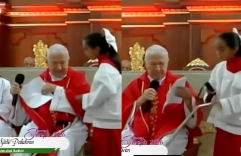 sacerdote regaña monaguilla