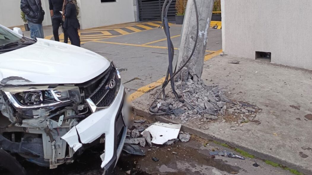 60 postes son chocados al mes en Quito