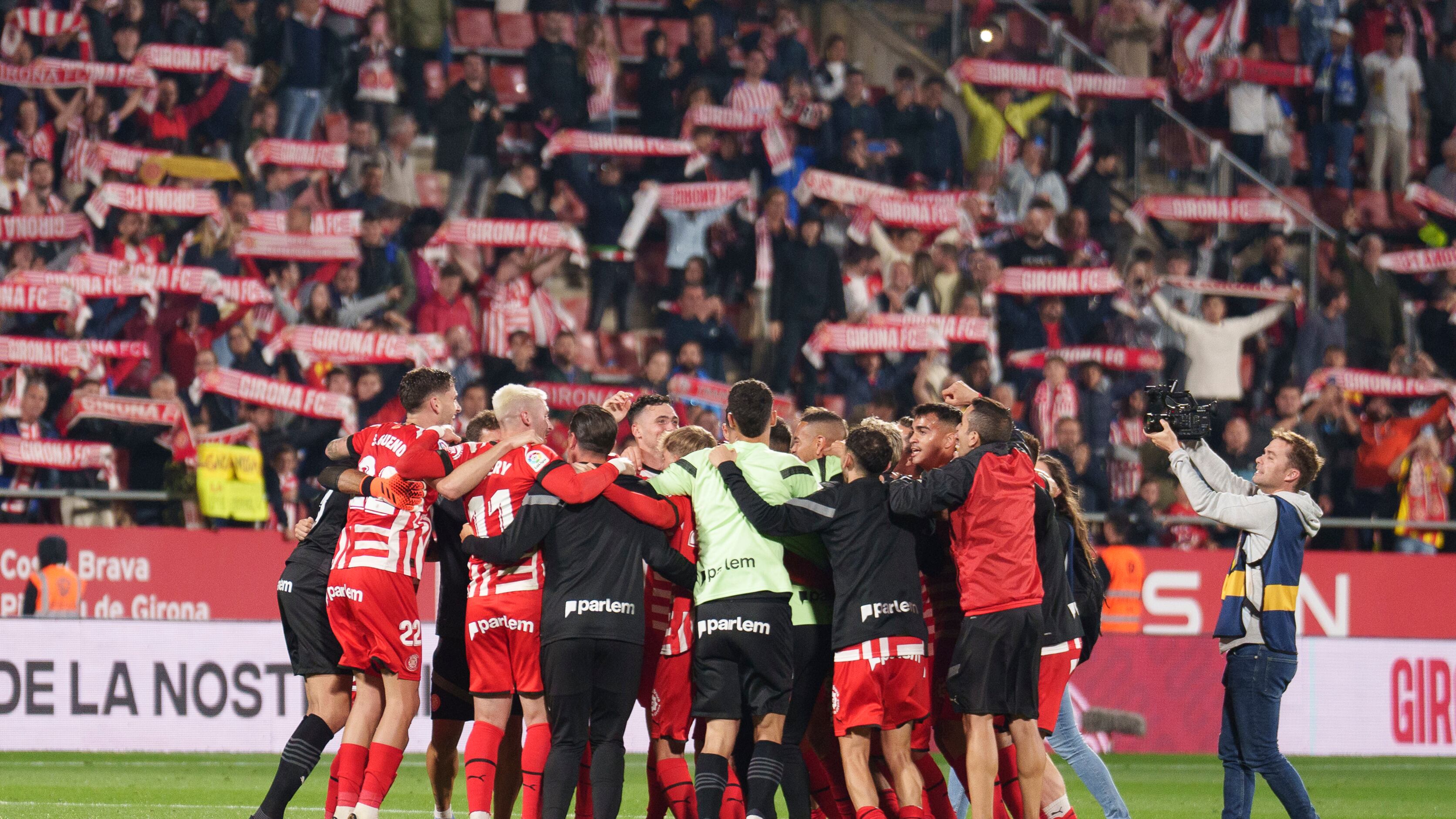 Los jugadores del Girona celebran su victoria de 4-2 frente al Real Madrid.