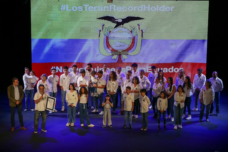 Los Teranes celebran en Ecuador récord de elenco familiar más grande de mundo
