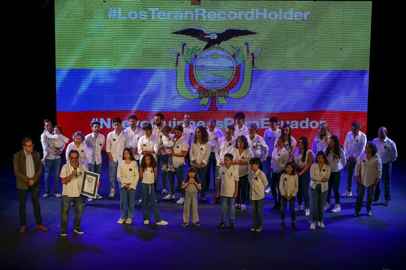 Los Teranes celebran en Ecuador récord de elenco familiar más grande de mundo