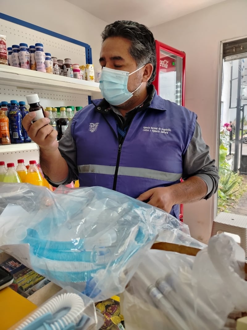Arcsa clausuró una farmacia en Cuenca tras detectar medicamentos sin registro sanitario