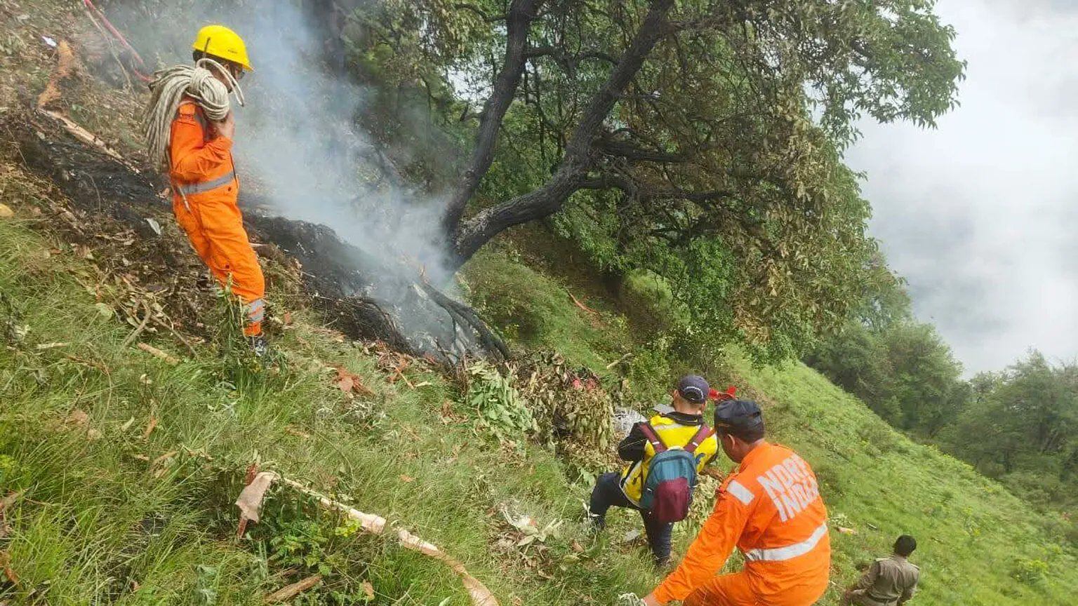 Tragedia aérea en el Himalaya: siete muertos tras la caída de un helicóptero con peregrinos hindúes