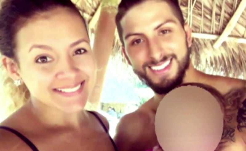 Thiago Arroyo y la madre de su hija, Evelin Naula.