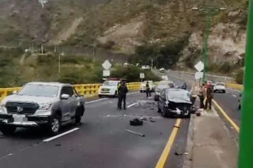 Cuatro vehículos involucrados en accidente de tránsito en el puente de Guayllabamba