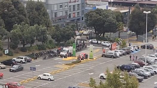 Reportan balacera en los exteriores de centro comecial