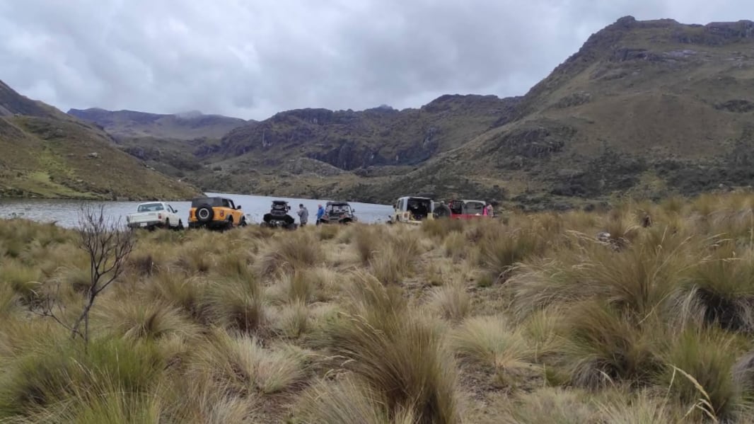 Vehículos 4x4 ingresaron de forma ilegal al páramo del Parque Nacional Cajas, una zona protegida de Cuenca.