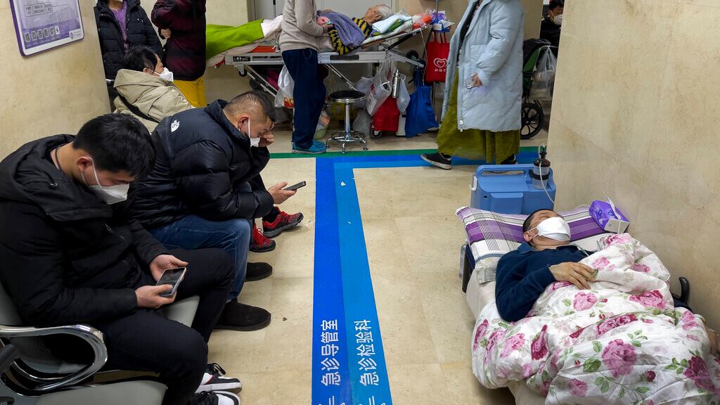 Ante el alto índice de contagios los hospitales lucen saturados.