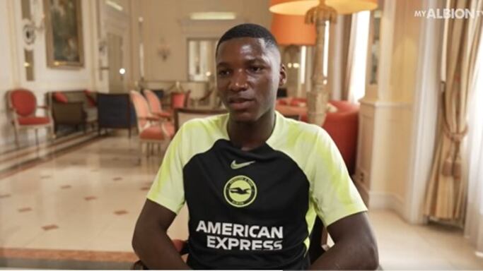 Moisés Caicedo en entrevista con el canal oficial del Brighton