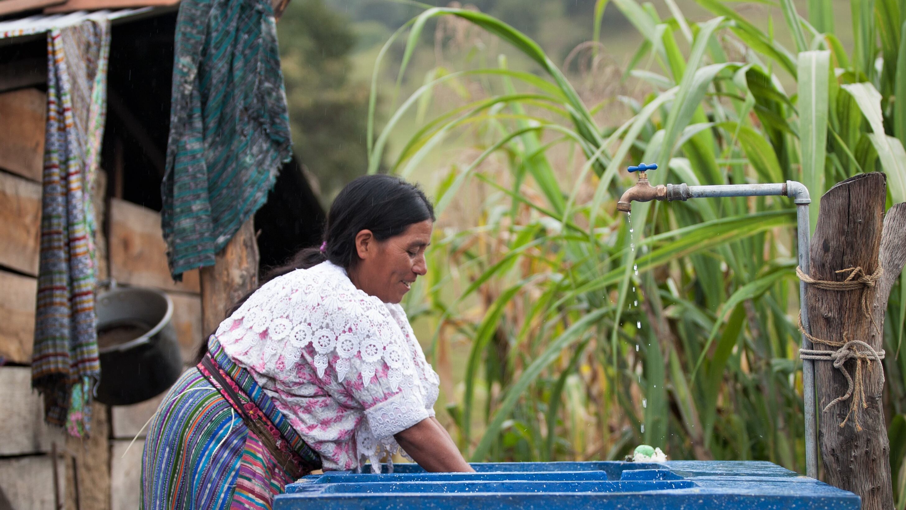 La compañía continúa apostando a su programa “Baños cambian vidas”.