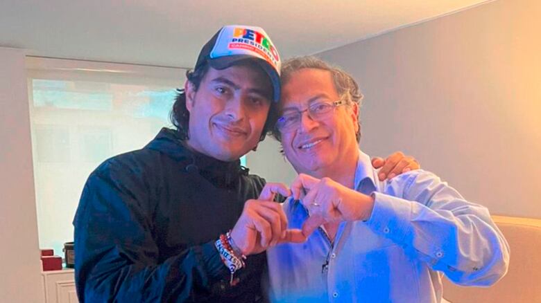 Nicolás Petro junto a su padre Gustavo Petro.