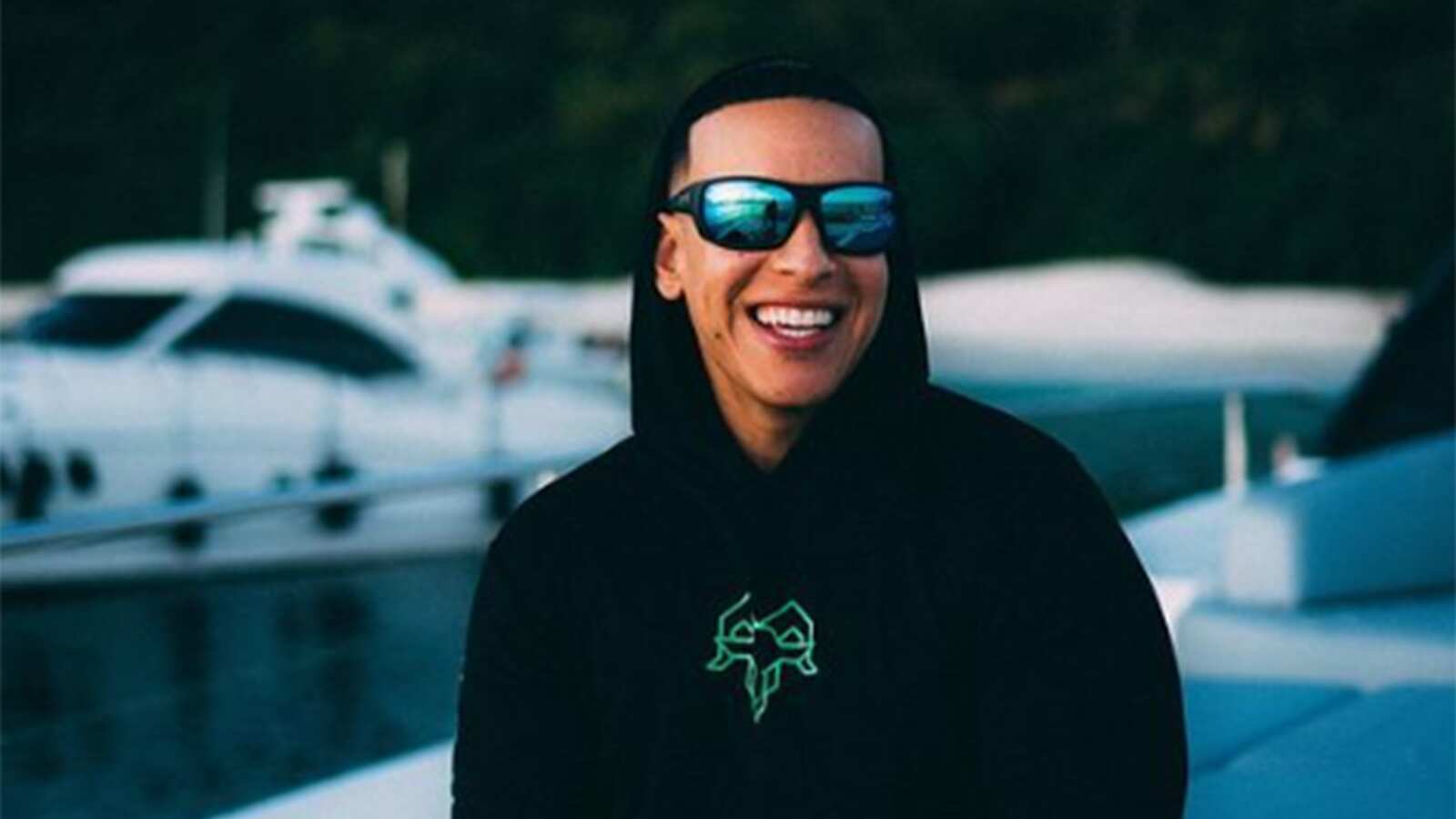 Daddy Yankee es acusado de usar símbolos satánicos en sus shows.